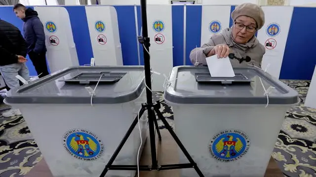 epa11699558 A Moldovan elderly woman residing in Romania casts her ballot at a polling station during the second round of the presidential elections, in downtown Bucharest, Romania, 03 November 2024. Moldova is holding the second round of presidential elections, with former Attorney General of Moldova Alexandr Stoianoglo facing incumbent President of Moldova Maia Sandu. EPA/ROBERT GHEMENT