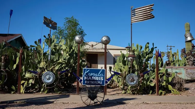 Una casa con un cartello pro Harris a Phoenix in Arizona - Foto Ansa © www.giornaledibrescia.it