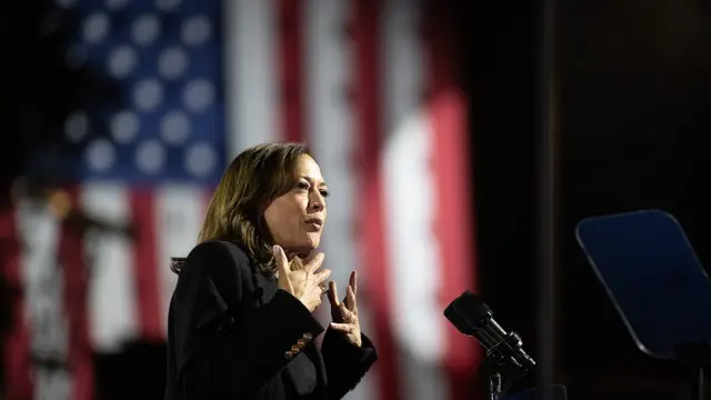 epa11701953 US Vice President and Democratic presidential nominee Kamala Harris addresses supporters at a campaign event in Philadelphia, Pennsylvania, USA, 04 November 2024. US Vice President and Democratic Presidential Nominee Kamala Harris is holding an election eve concert and rally in Philadelphia. Election polls show that the presidential race between Harris and Republican nominee former President Donald Trump is extremely close. EPA/DAVID MUSE