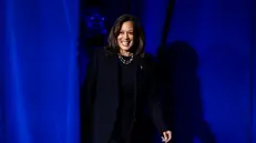 epaselect epa11701561 US Vice President and Democratic presidential nominee Kamala Harris prepares to speak at a campaign rally on the eve of Election Day in Allentown, Pennsylvania, USA, 04 November 2024. Election polls show the presidential race between Harris and the Republican nominee, former President Donald Trump, is extremely close. EPA/JIM LO SCALZO