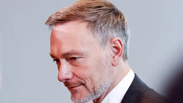 epa11704845 German Finance Minister Christian Lindner looks on as he attends the weekly cabinet meeting of the German government at the Chancellery, in Berlin, Germany, 06 November 2024. EPA/FILIP SINGER