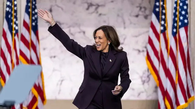 epa11706213 US Vice President Kamala Harris attends to speak after conceding the US presidential race to President-elect Donald Trump at Howard University the day after Election Day in Washington, DC, USA, 06 November 2024. Trump performed far better than pollsters had predicted, earning five million more votes than Harris and likely becoming the first Republican in two decades to win the popular vote. EPA/JIM LO SCALZO