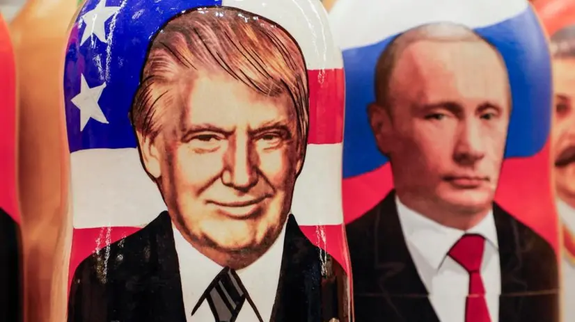 Un matrioska di Trump e una di Putin - Foto Ansa © www.giornaledibrescia.it