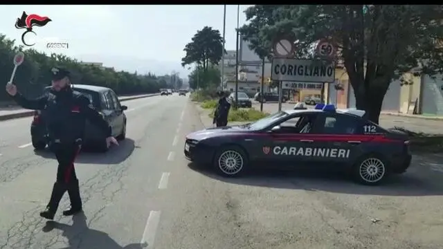 Forza posto di blocco, arrestato dai carabinieri a Corigliano