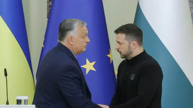 epa11452241 Ukrainian President Volodymyr Zelensky (R) and Hungarian Prime Minister Viktor Orban (L) shake hands at the end of a joint press conference after their meeting in Kyiv, Ukraine, 02 July 2024. The Hungarian prime minister arrived in Kyiv to discuss 'European peace' with the Ukrainian president as well as current issues in Hungarian-Ukrainian bilateral relations, the Hungarian government spokesman Zoltan Kovacs said. This is Orban's first official visit to Ukraine since the beginning of the Russian invasion in 2022. EPA/SERGEY DOLZHENKO