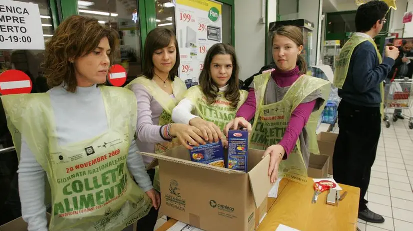 La Colletta alimentare in un supermercato cittadino (foto di archivio) - © www.giornaledibrescia.it