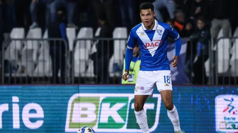 Probabile maglia da titolare a destra per Alexander Jallow - Foto New Reporter Comincini © www.giornaledibrescia.it