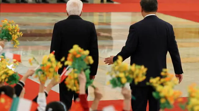 epa11709491 Chinese President Xi Jinping (R) and Italian President Sergio Mattarella (L) attend a welcoming ceremony at the Great Hall of the People in Beijing, China, 08 November 2024. Italian President Sergio Mattarella is on a state visit to China from 07 to 12 November 2024. EPA/FLORENCE LO / POOL