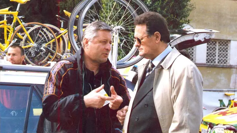 Davide Boifava nel 2000 con l'allora direttore del Giro, Castellano - © www.giornaledibrescia.it