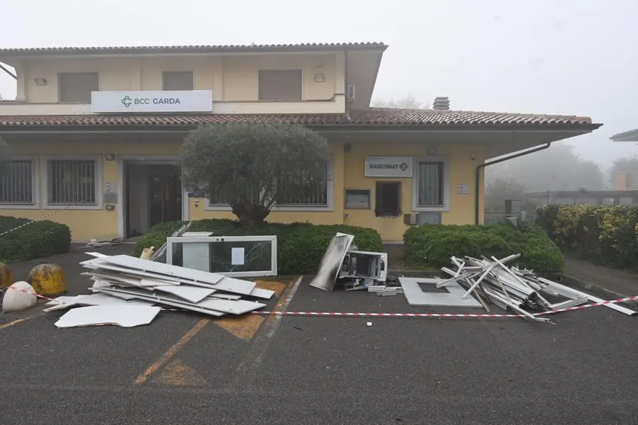 Il bancomat fatto saltare a Mazzano