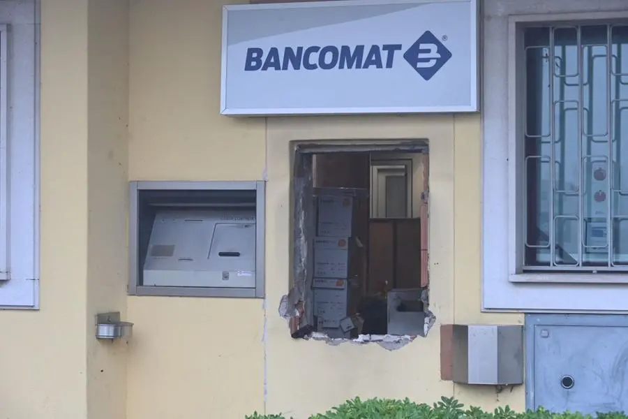 Il bancomat fatto saltare a Mazzano