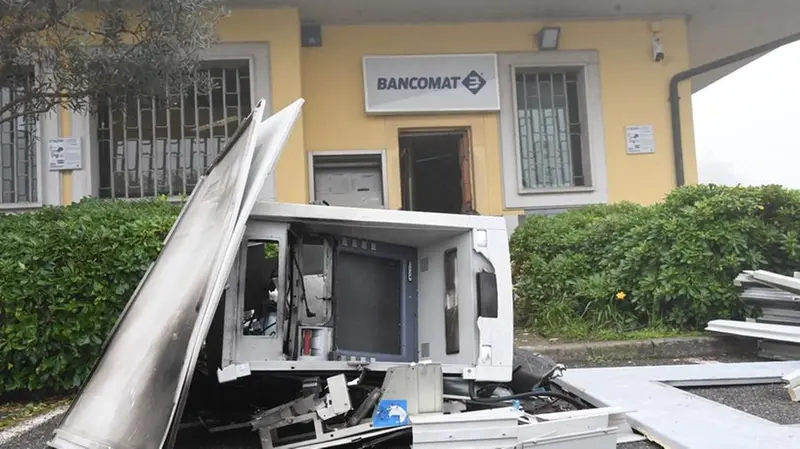 Il bancomat fatto saltare a Mazzano