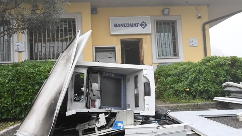 Il bancomat fatto saltare a Mazzano