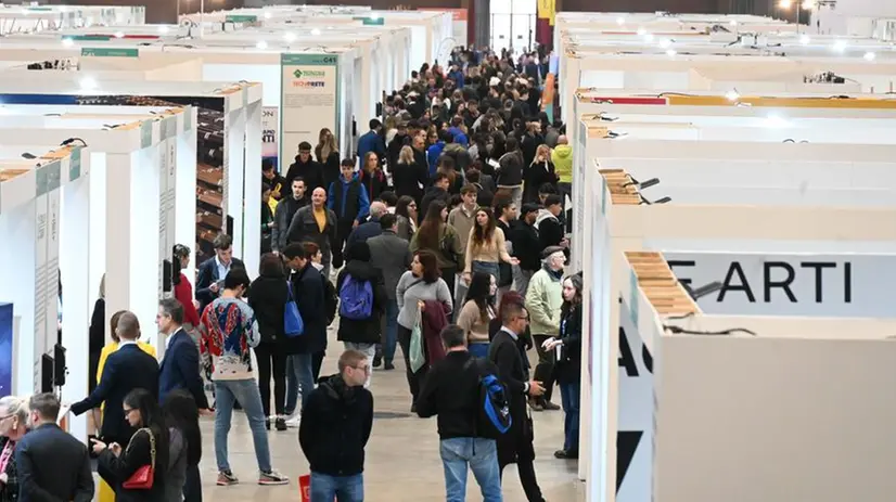 La folla a Domani Lavoro, la fiera per chi cerca un'occupazione o candidati - Foto Gabriele Strada/Neg © www.giornaledibrescia.it