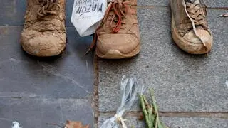 epa11711996 Items covered in mud are seen during a protest to call for the resignation of Valencia's regional government due to the management of the floods in Valencia province, in Valencia, Spain, 09 November 2024. The floods in Valencia and neighboring provinces have caused at least 219 fatalities, as efforts continue to search for missing people, provide supplies, and care for the victims after the DANA (high-altitude isolated depression) weather phenomenon hit the east of the country on 29 October 2024. EPA/KAI FORSTERLING