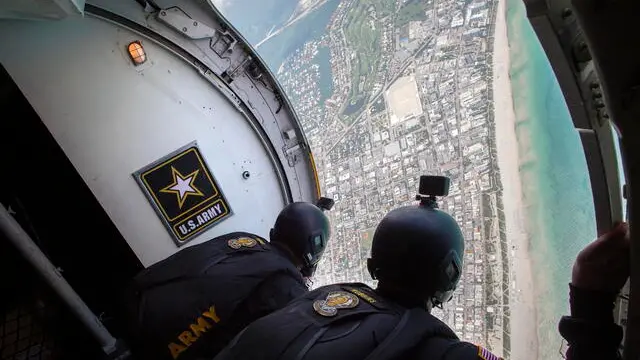 epa09985467 Members of the US Army Golden Knights Parachute team are getting ready to jump during the Hyundai Air & Sea Show during the Memorial Day weekend in Miami Beach, Florida, USA, 29 May 2022. The National Salute to Americaâ€™s Heroes featuring the Hyundai Air & Sea Show is held on 28-29 May as part of the Memorial Day weekend celebrations in Miami Beach. The Golden Knights are one of only three Department of Defense-sanctioned aerial demonstration teams, along with the U.S. Navy Blue Angels and the U.S. Air Force Thunderbirds. EPA/CRISTOBAL HERRERA-ULASHKEVICH