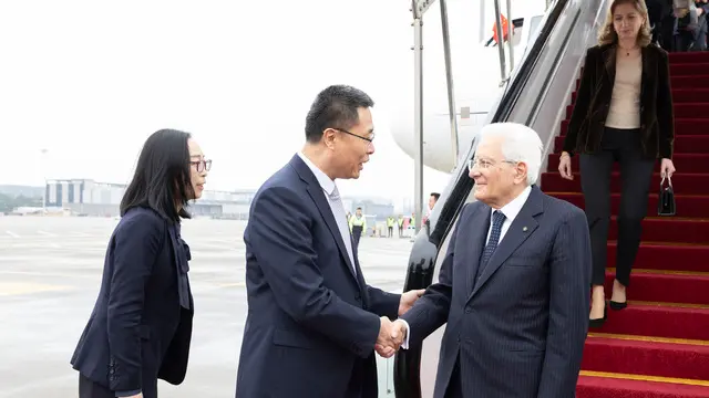 Il Presidente della Repubblica Sergio Mattarella e la Sig.ra Laura all’aeroporto di Hangzhou, in occasione della visita di Stato (foto di Francesco Ammendola - Ufficio per la Stampa e la Comunicazione della Presidenza della Repubblica)