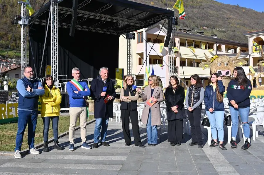 MALONNO IN PIAZZA CON NOI FESTA DEL RINGRAZIAMENTO COLDIRETTI  REDAZIONE PROVINCIA 10-11-2024 GABRIELE STRADA NEW EDEN GROUP 