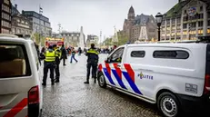 epa11712144 Police officers stand guard on Dam Square in Amsterdam, Netherlands, 09 November 2024. Extra security measures are in place in Amsterdam due to tensions and violence surrounding supporters of Israeli soccer club Maccabi Tel Aviv. There is a ban on demonstrations throughout the capital this weekend. The entire city has also been designated a security risk area. EPA/ROBIN UTRECHT