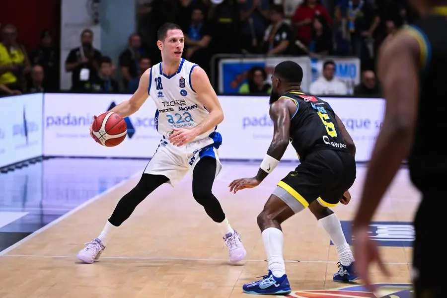 Basket, gli scatti di Cremona-Germani