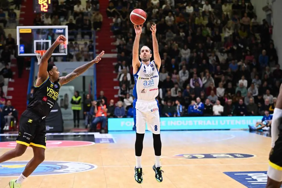 Basket, gli scatti di Cremona-Germani