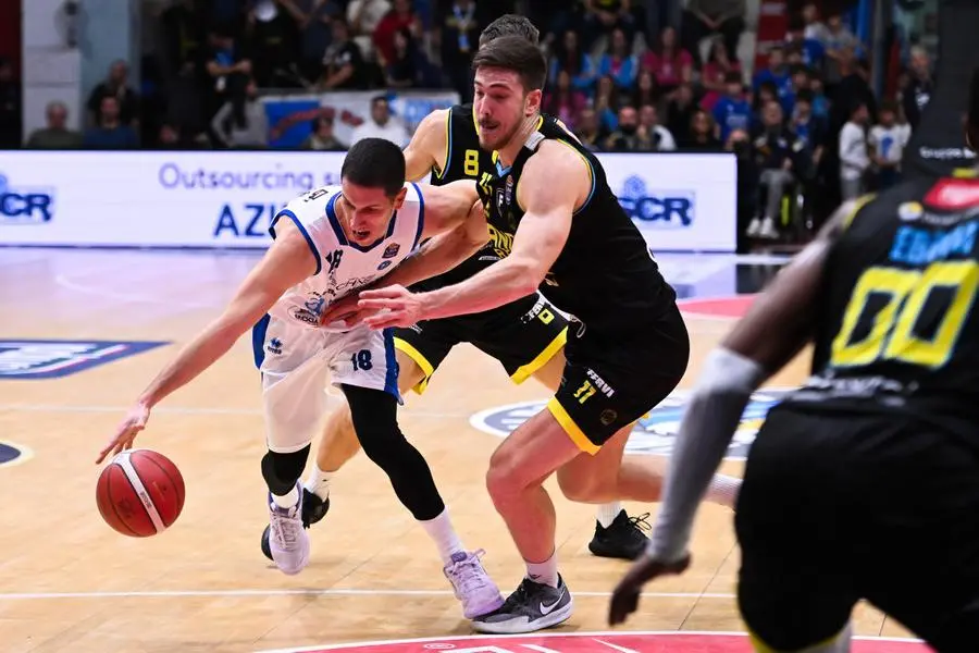 Basket, gli scatti di Cremona-Germani