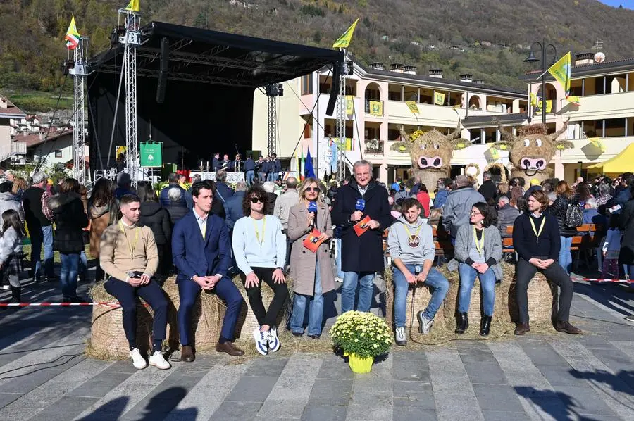 MALONNO IN PIAZZA CON NOI FESTA DEL RINGRAZIAMENTO COLDIRETTI  REDAZIONE PROVINCIA 10-11-2024 GABRIELE STRADA NEW EDEN GROUP 