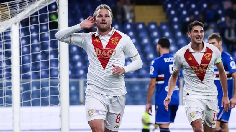 L'esultanza di Bjarnason dopo il gol al Ferraris - Foto New Reporter Comincini © www.giornaledibrescia.it