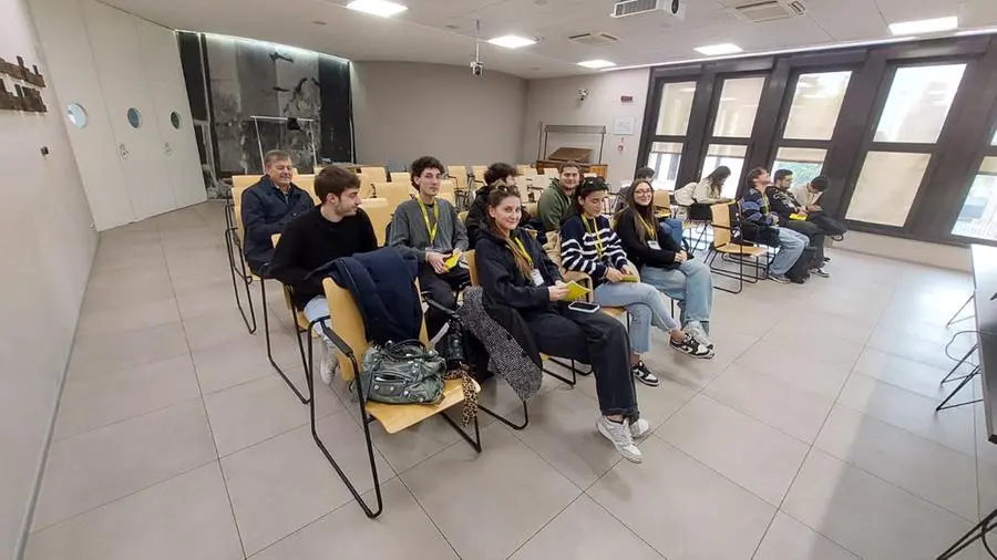 Gli studenti di Grafica e comunicazione dell'Accademia Santa Giulia in visita al GdB