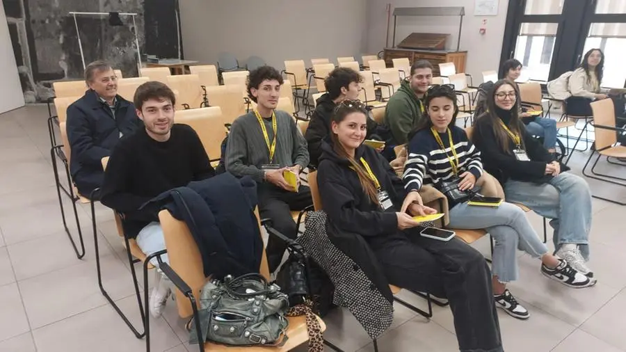 Gli studenti di Grafica e comunicazione dell'Accademia Santa Giulia in visita al GdB