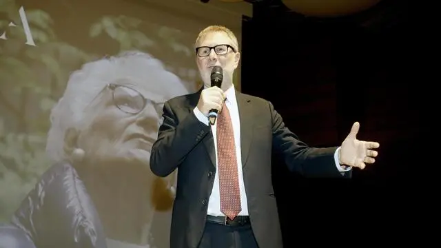 Fabio Fazio introduce la proiezione del docufilm ‘Liliana’ che ripercorre la vita della senatrice Liliana Segre presso il Teatro dal Verme a Milano, 12 novembre 2024. ANSA/MOURAD BALTI TOUATI