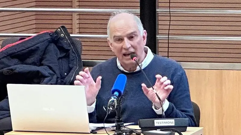 Il generale Massimo Giraudo in aula - © www.giornaledibrescia.it