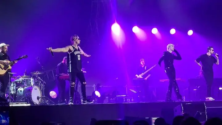 I Gemelli Diversi sul palco con Mr Rain - © www.giornaledibrescia.it