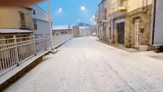 Nevica nel Subappennino dauno e nel Gargano. foto libere da Credit