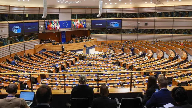 epa11719857 Former President of Finland Sauli Niinisto presents his report on how to enhance Europe's civilian and defence preparedness and readiness during the European Parliament plenary session in Brussels, Belgium, 14 November 2024. EPA/OLIVIER HOSLET