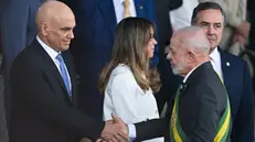 epa11591694 Brazilian President Luiz Inacio Lula da Silva (R) greets Federal Superior Court Judge Alexandre de Moraes (L), during the Independence Day military parade on the Esplanade of the Ministries in Brasilia, Brazil, 07 September 2024. Lula da Silva led the civic-military parade on the occasion of Independence Day, which is celebrated every 07 September and which this year reinforced the 'strategic importance' of the G20, a forum which Brazil is chairing this year. EPA/ANDRE BORGES