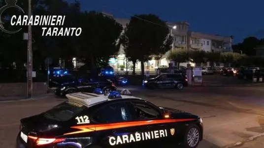 Auto carabinieri Taranto