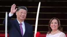 epa11721826 The President of Peru, Dina Boluarte (R), receives the President of China, Xi Jinping, at the Government Palace in Lima, Peru, 14 November 2024. Xi Jinping was received with the highest honors at the Government Palace in Lima, where he arrived on a state visit to meet with his Peruvian counterpart, Dina Boluarte, and to participate in the inauguration of the Chancay mega-port. EPA/Paolo Aguilar