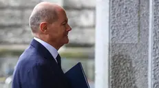 epa11718193 German Chancellor Olaf Scholz arrives for a session of the German parliament 'Bundestag', in Berlin, Germany, 13 November 2024. German Chancellor Scholz is to deliver a government statement on the current political situation. EPA/FILIP SINGER