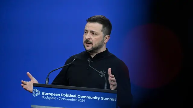 epa11708004 Ukraine's President Volodymyr Zelensky attends a press conference after the 5th summit of the European Political Community (EPC) in Puskas Arena in Budapest, Hungary, 07 November 2024. EPA/ZOLTAN BALOGH HUNGARY OUT