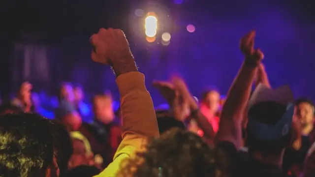 Alla festa abusiva avrebbero partecipato circa 250 persone - Foto unsplash.com