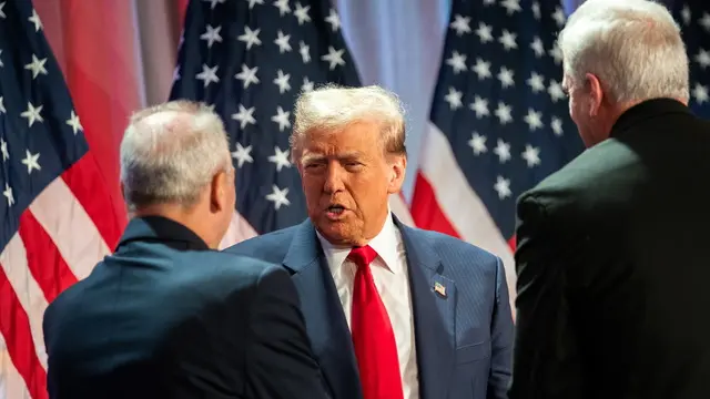 epa11718834 US President-elect Donald Trump (C) joins House Republicans for a meeting at the Hyatt Regency hotel in Washington, DC, USA, 13 November 2024. EPA/ALLISON ROBBERT / POOL