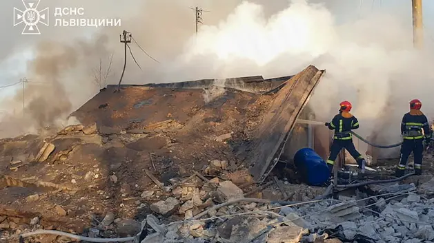 epa11725377 A handout photo released by the press service of the State Emergency Service (SES) of Ukraine shows Ukrainian rescuers working at the site of an air strike in Lviv, western Ukraine, 17 November 2024 amid the ongoing Russian invasion. In total, about 120 rockets of different types, and 90 shock drones were launched by Russia around all Ukraine according to the State Emergency Service of Ukraine (SESU). The main targets of the shelling were energetic infrastructure objects as President Zelensky wrote in his official telegram channel. Russian troops entered Ukrainian territory on 24 February 2022, starting a conflict that has provoked destruction and a humanitarian crisis. EPA/STATE EMERGENCY SERVICE OF UKRAINE HANDOUT -- BEST QUALITY AVAILABLE -- MANDATORY CREDIT: STATE EMERGENCY SERVICE OF UKRAINE -- HANDOUT EDITORIAL USE ONLY/NO SALES