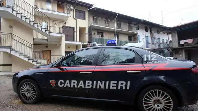 Carabinieri della Compagnia di Gallarate in via dei Selci al 17 dove è stato individuato uno dei covi utilizzato dalla banda che lunedì scorso ha fatto evadere Domenico Cutrì. Oggi, 8 febbraio 2014, Gallarate (Varese). ANSA / MATTEO BAZZI