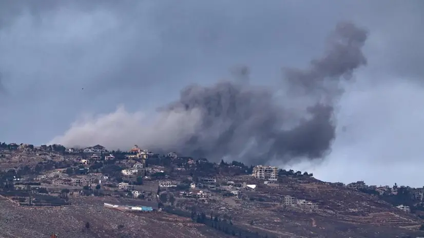 Il fumo si innalza a seguito di un attacco aereo israeliano in Libano - Foto Ansa © www.giornaledibrescia.it