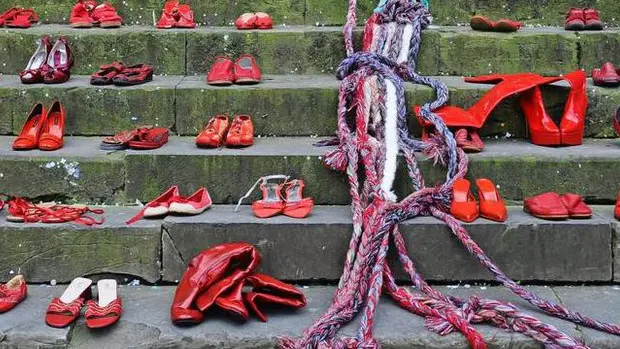 Scarpe rosse, simbolo della lotta alla violenza di genere