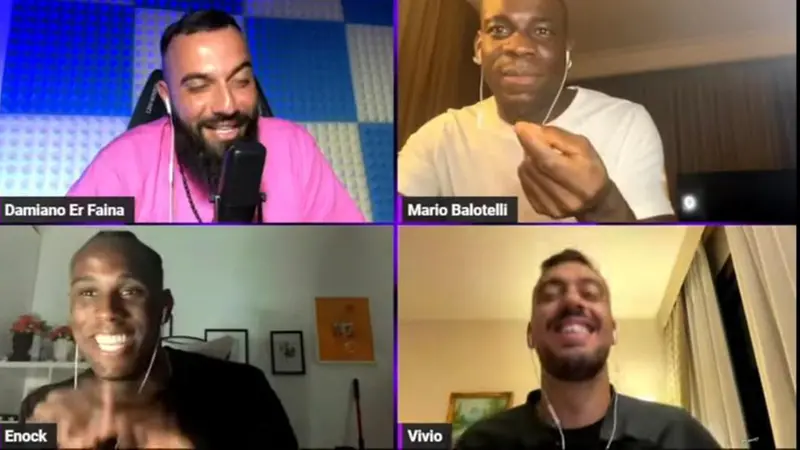 Er Faina, Mario Balotelli, Enock e Viviano durante una diretta su Twitch