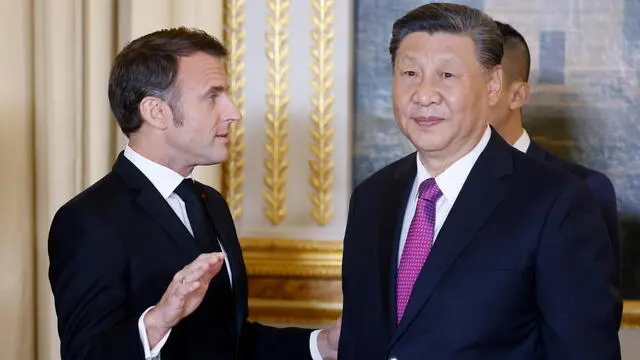 epa11322708 France's President Emmanuel Macron (L) speaks with Chinese President Xi Jinping (R) during an official state dinner for the Chinese president at the Elysee Palace in Paris, France, 06 May 2024. The Chinese president is on a two-days state visit to France. EPA/LUDOVIC MARIN / POOL MAXPPP OUT