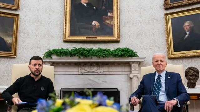 epa11627249 US President Joe Biden (R) and Ukrainian President Volodymyr Zelensky (L), during a meeting in the Oval Office of the White House in Washington, DC, USA, 26 September 2024. President Biden on 26 September announced a 2.4 billion Dollars in military assistance, under the Ukraine Security Assistance Initiative, among other military aids to Ukraine, and plans to convene a leader-level meeting of key allies to coordinate additional support when he visits Germany next month. EPA/ALEXANDER DRAGO / POOL