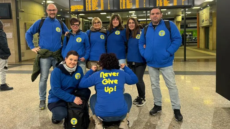 Infermieri bresciani in partenza per la manifestazione di Roma